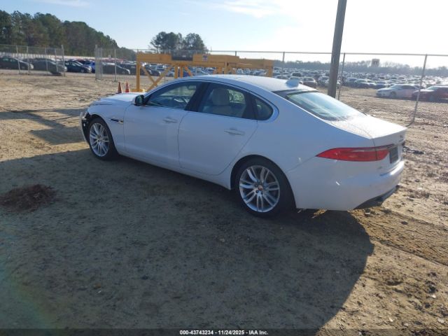 2016 JAGUAR XF SAJBE4BV7GCY07975 Photo 2