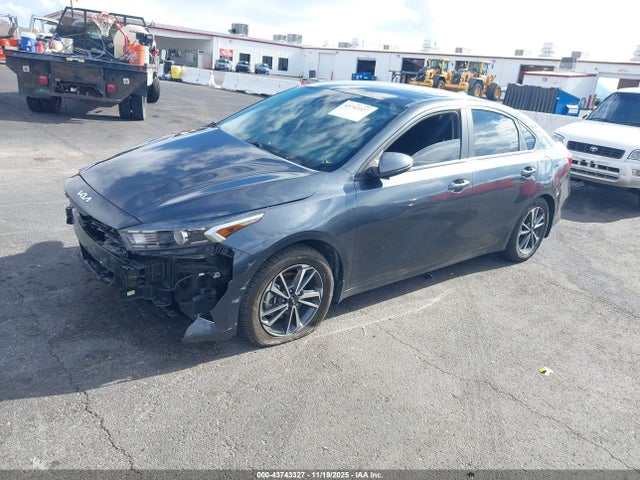 KIA Forte Lxs 2023 3KPF24AD8PE549217 Image 2