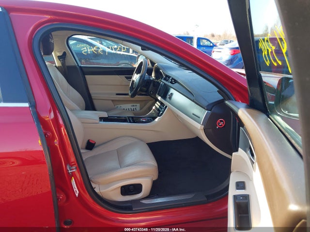 2016 JAGUAR XF SAJBK4BV3GCY12776 Photo 4