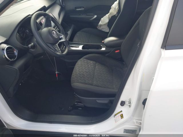 2023 NISSAN KICKS 3N1CP5CV9PL520680 Photo 4