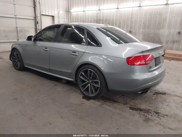 2011 AUDI S4 WAUBGAFL2BA066734 Photo 2