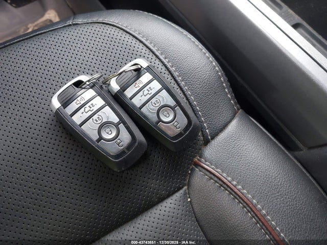 1FT8W2BM6PED82092 Ford E-250 Lariat