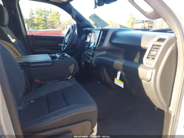 2025 RAM 1500 1C6RRFGG2SN675364 Photo 4