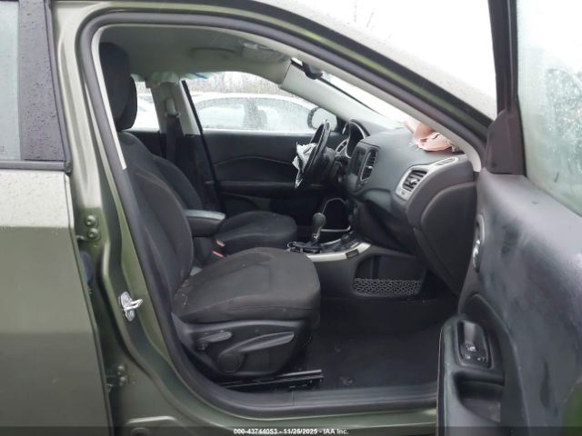 2019 JEEP COMPASS 3C4NJDAB5KT782599 Photo 4