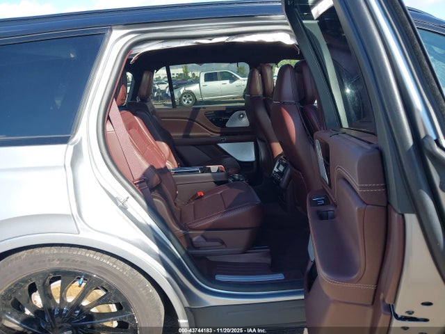 5LM5J9XC1PGL33177 Lincoln Aviator Black Label