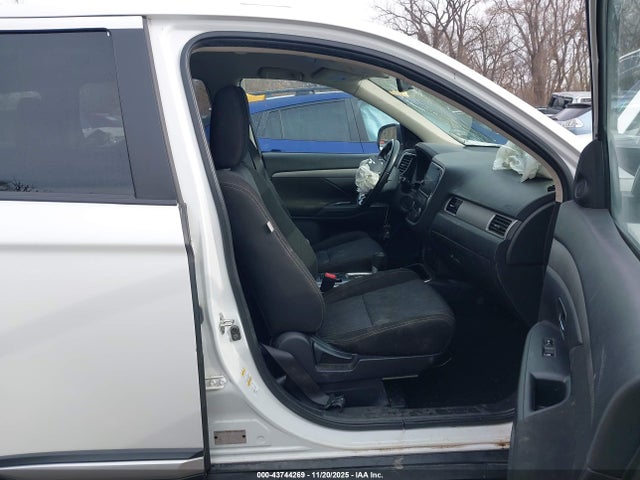 2017 MITSUBISHI OUTLANDER JA4AZ3A30HZ045316 Photo 4