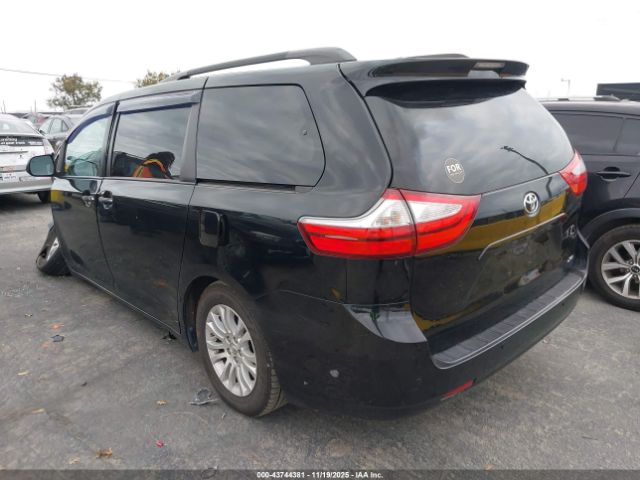 2017 TOYOTA SIENNA 5TDYZ3DC6HS851260 Photo 2