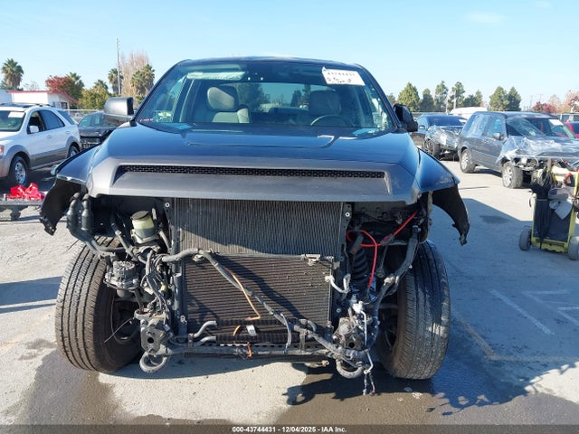 5TFUM5F17KX084072 Toyota Tundra Sr 4.6l V8