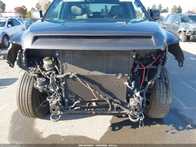 5TFUM5F17KX084072 Toyota Tundra Sr 4.6l V8