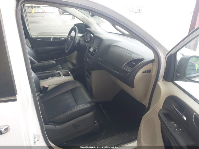 43744465 :رقم المزاد ، 2C4RC1CG3FR674610 vin ، 2015 Chrysler Town & Country Touring-l مزاد بيع