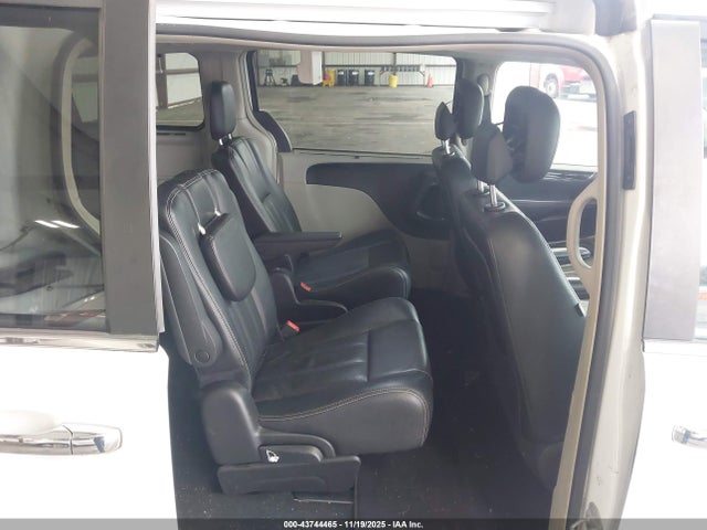 43744465 :رقم المزاد ، 2C4RC1CG3FR674610 vin ، 2015 Chrysler Town & Country Touring-l مزاد بيع