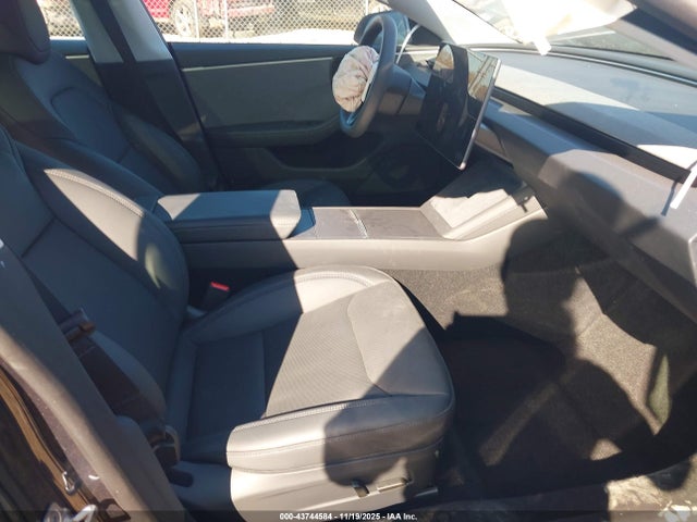 2025 TESLA MODEL 3 5YJ3E1EA3SF988711 Photo 4