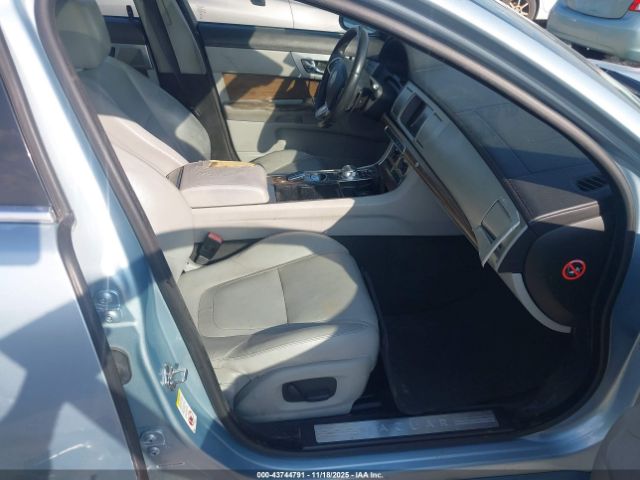 2013 JAGUAR XF SAJWA0ES8DPS99771 Photo 4