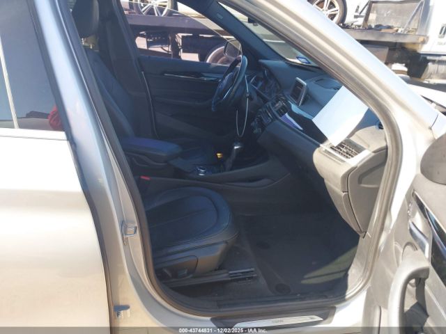 2017 BMW X1 WBXHT3C3XH5F69475 Photo 4