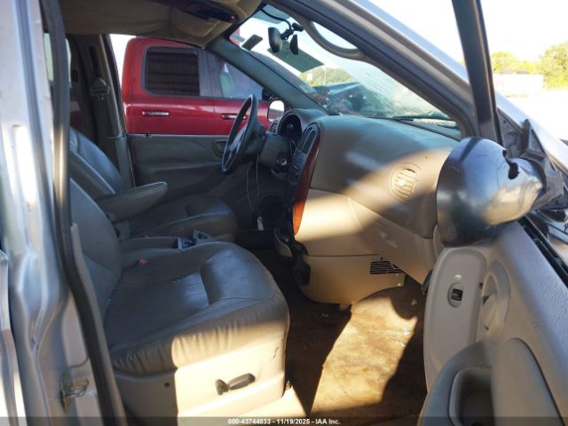 2003 CHRYSLER TOWN & COUNTRY 2C4GP54L33R234526 Photo 4