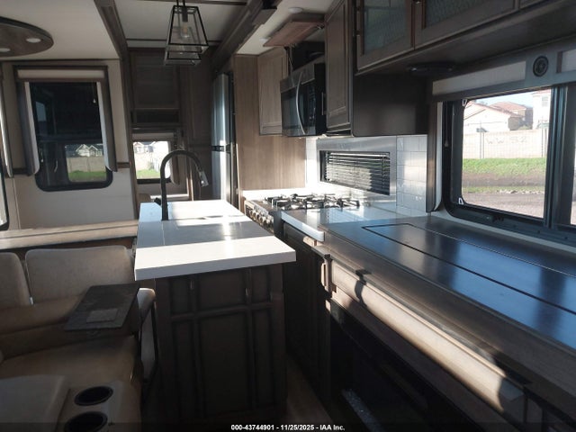 Grand Design Recreat Solitude 2021 573FS3825MAA03225 Image 8