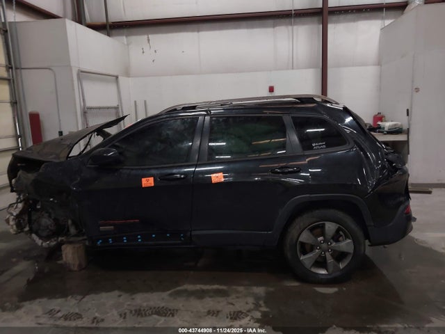 1C4PJMCS7GW285299 Jeep Cherokee 75th Anniversary