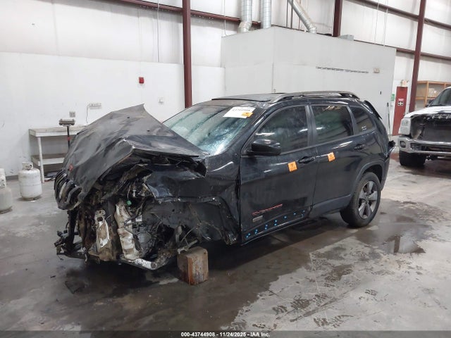1C4PJMCS7GW285299 Jeep Cherokee 75th Anniversary