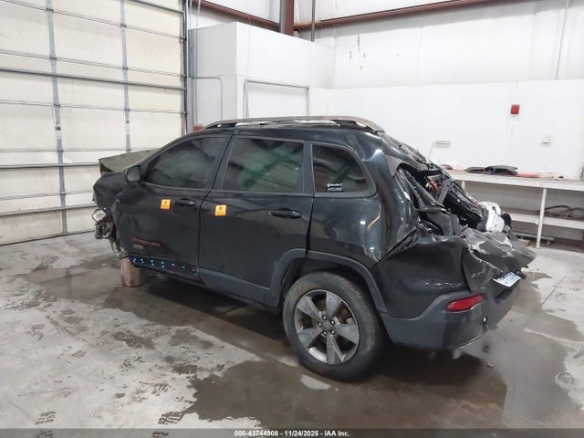 1C4PJMCS7GW285299 Jeep Cherokee 75th Anniversary