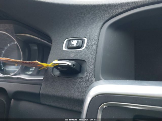 2016 VOLVO V60 YV140MEK4G1296965 Photo 10