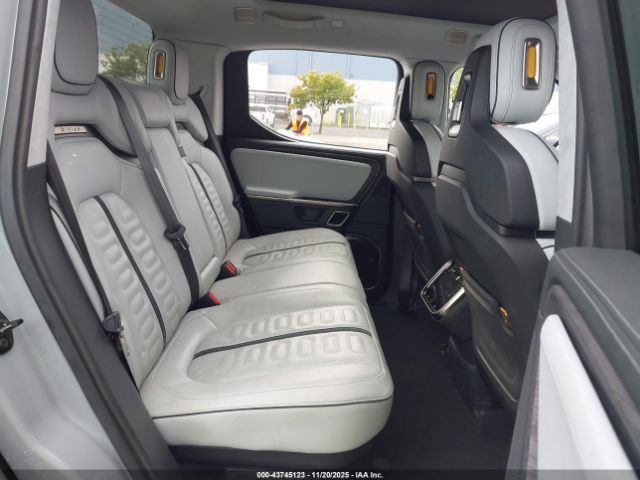 2023 RIVIAN R1T 7FCTGAAA0PN022500 Photo 7