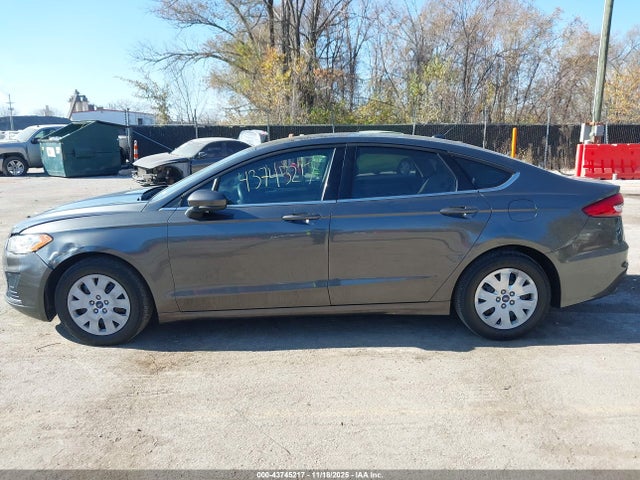 Ford FUSION S 2019 3FA6P0G74KR114195 Image 32