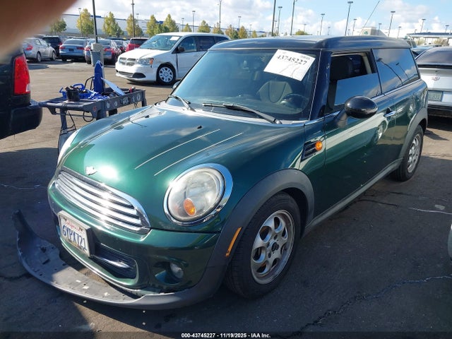 2013 MINI CLUBMAN WMWZF3C58DT489943 Photo 1