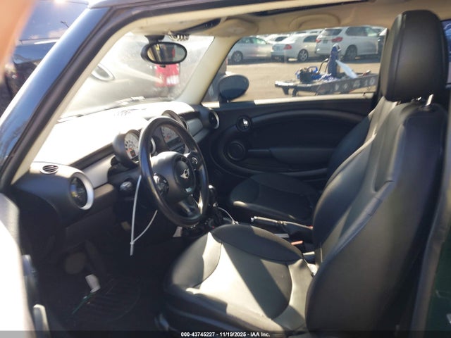 2013 MINI CLUBMAN WMWZF3C58DT489943 Photo 4