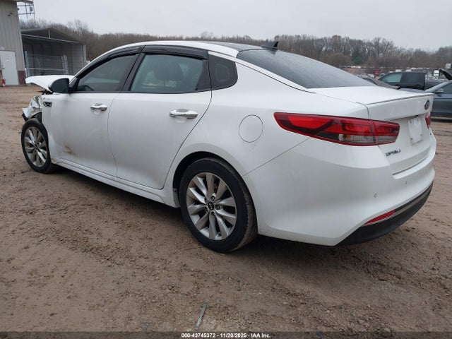 Продаж на аукціоні авто 2018 Kia Optima S, vin: 5XXGT4L3XJG233838, номер лоту: 43745372