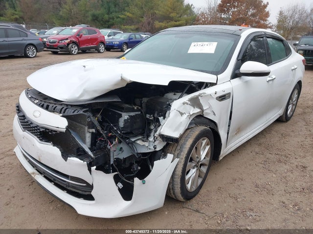 Продаж на аукціоні авто 2018 Kia Optima S, vin: 5XXGT4L3XJG233838, номер лоту: 43745372
