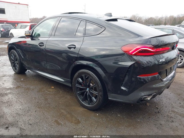 2022 BMW X6 5UXCY6C00N9K57617 Photo 2