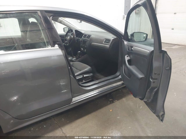 3VWD17AJ5FM262758 Volkswagen Jetta 1.8t Se