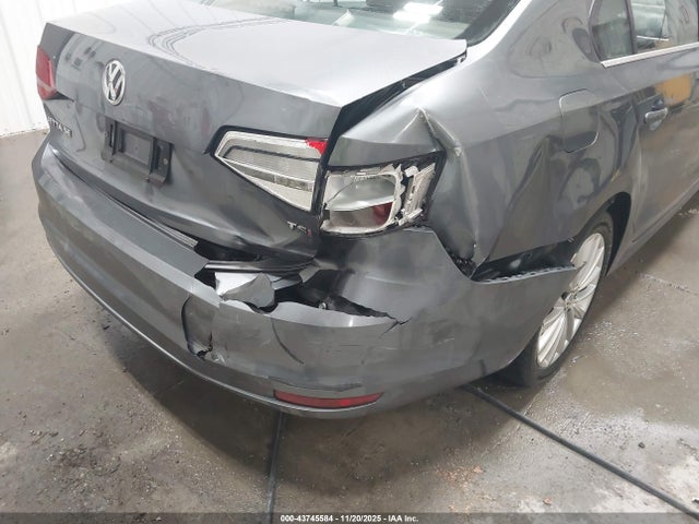 3VWD17AJ5FM262758 Volkswagen Jetta 1.8t Se