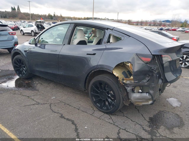 2022 TESLA MODEL Y 7SAYGDEE4NF430216 Photo 2