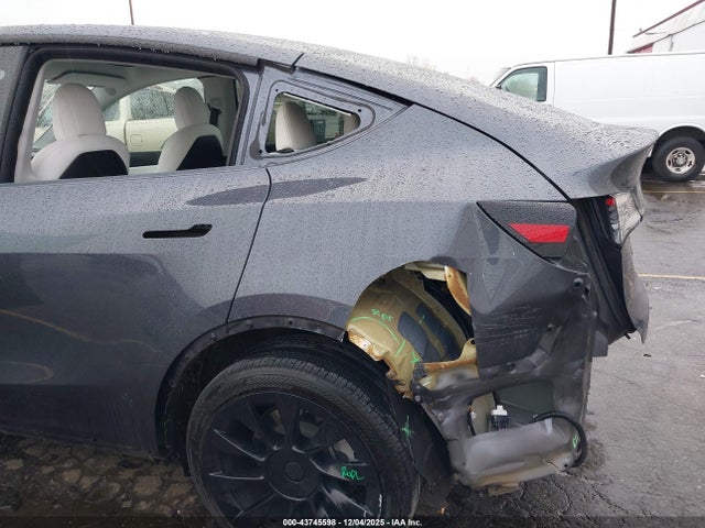 2022 TESLA MODEL Y 7SAYGDEE4NF430216 Photo 5