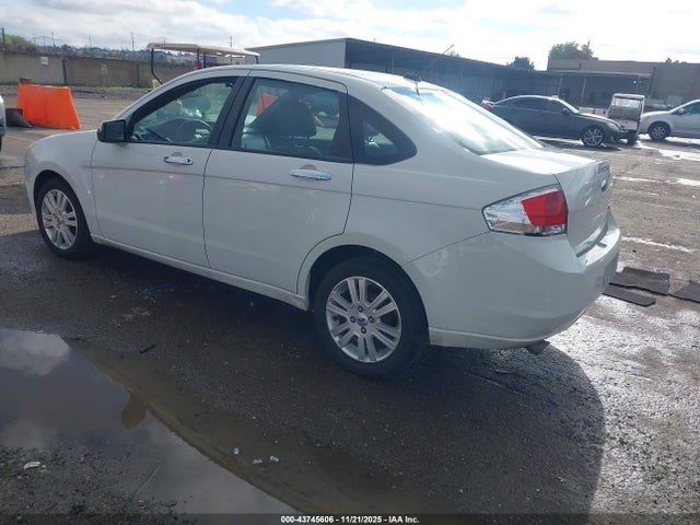 2010 FORD FOCUS 1FAHP3HN9AW174895 Photo 2