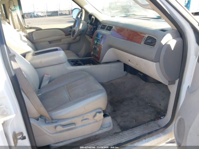 2011 CHEVROLET TAHOE 1GNSCBE06BR388863 Photo 4