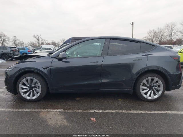 Tesla Model Y Rwd 2026 7SAYGDED8TF386743 Image 14