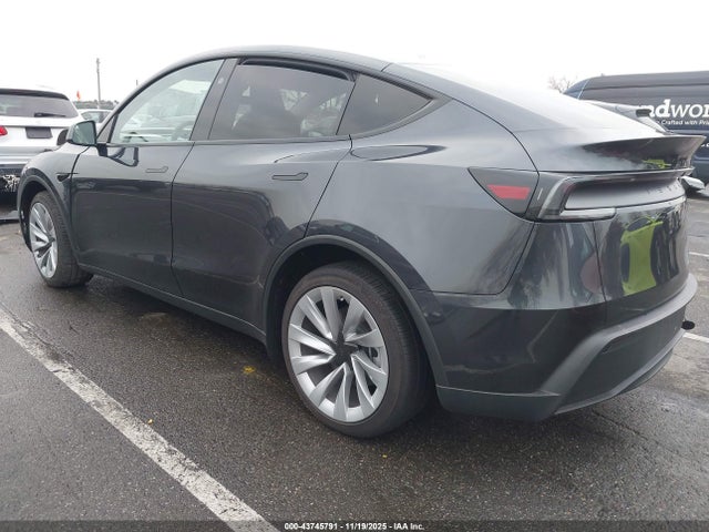 2026 TESLA MODEL Y 7SAYGDED8TF386743 Photo 2