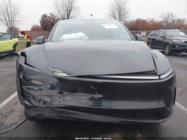 2026 TESLA MODEL Y 7SAYGDED8TF386743 Photo 5