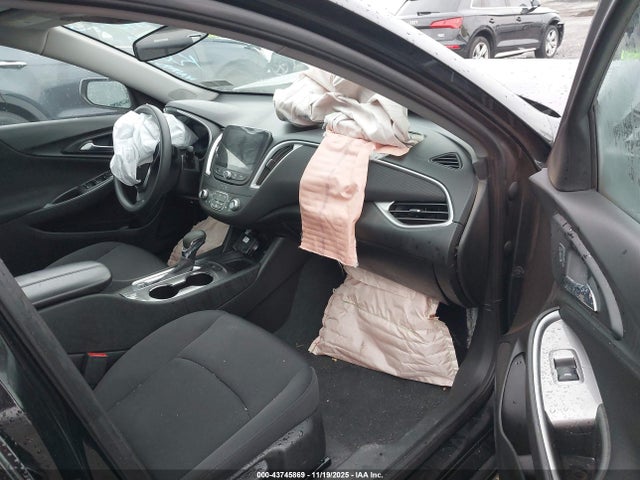 1G1ZD5ST8NF157384 Chevrolet Malibu Fwd Lt
