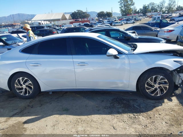KMHL24JJ3MA029526 Hyundai Sonata Blue
