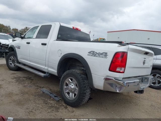 2017 RAM 2500 3C6UR5CL8HG539300 Photo 2
