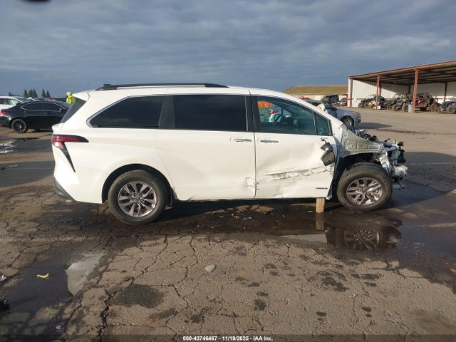 Продажа на аукционе авто 2021 Toyota Sienna Xle, vin: 5TDJSKFC5MS016273, номер лота: 43746467