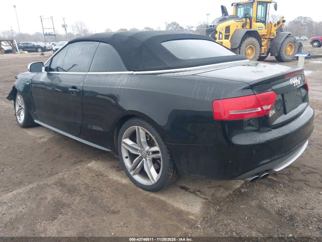 2011 AUDI S5 WAUCGAFH3BN019687 Photo 2
