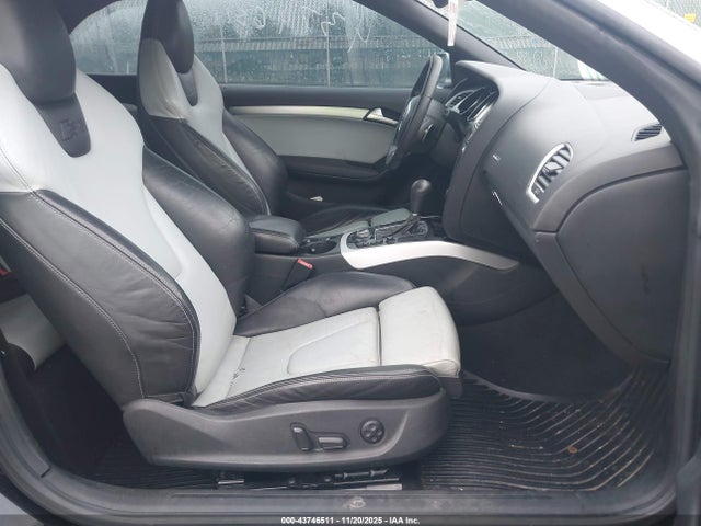 2011 AUDI S5 WAUCGAFH3BN019687 Photo 4