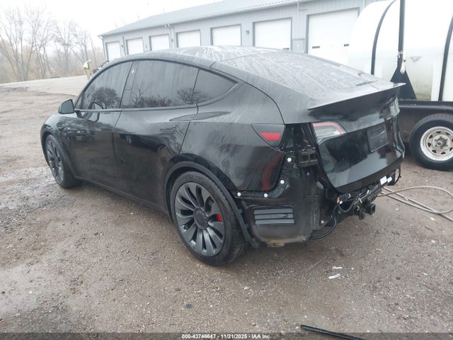 2021 TESLA MODEL Y 5YJYGDEF5MF258833 Photo 2
