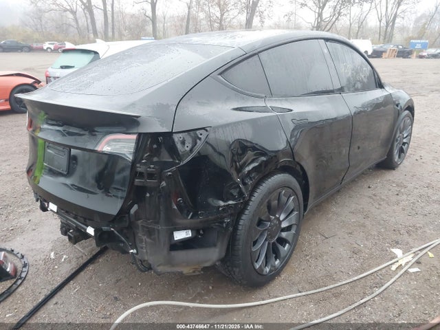 2021 TESLA MODEL Y 5YJYGDEF5MF258833 Photo 3