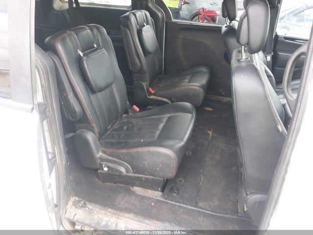 2C4RDGEG1JR219387 Dodge Grand Caravan Gt