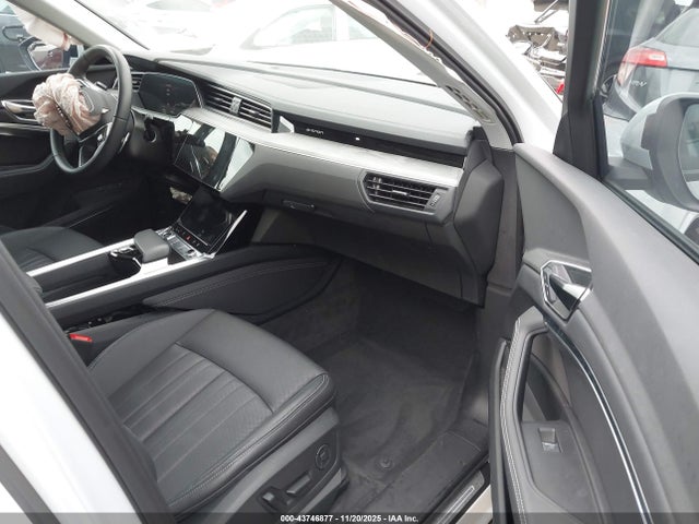 2024 AUDI Q8 E-TRON WA15AAGE5RB049393 Photo 4